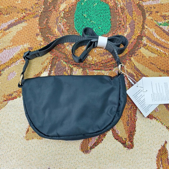 lululemon athletica All Night Festival Bag - Micro 2L - Black/Gold - Picture 2 of 7